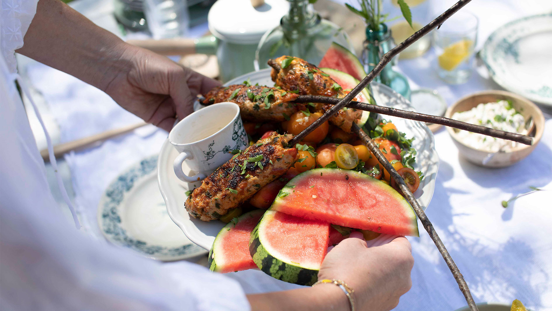 Kyllingspyd med chorizo urter tomat og vannmelon