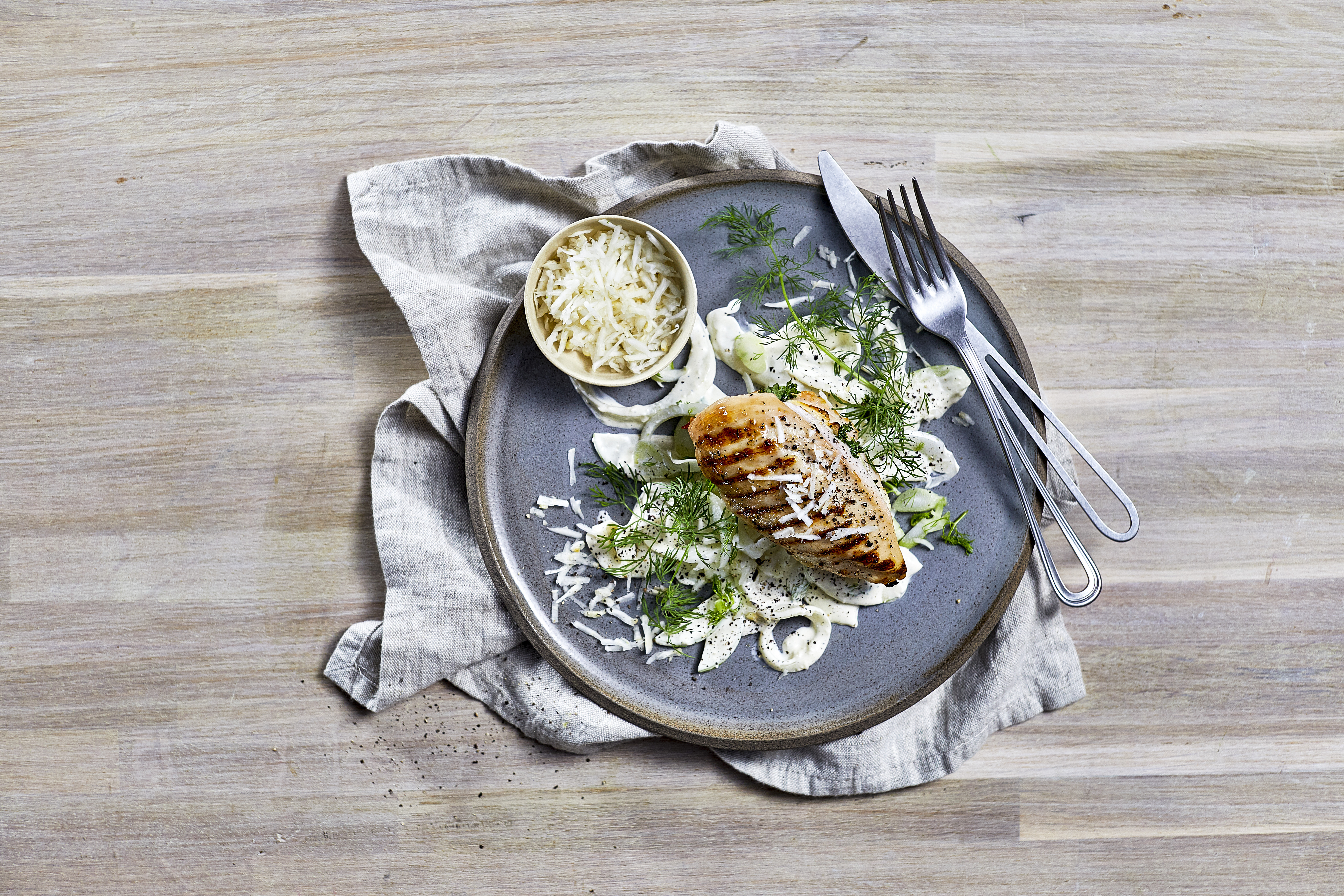 Prior kyllingfilet med coleslaw av eple fennikel og sellerirot