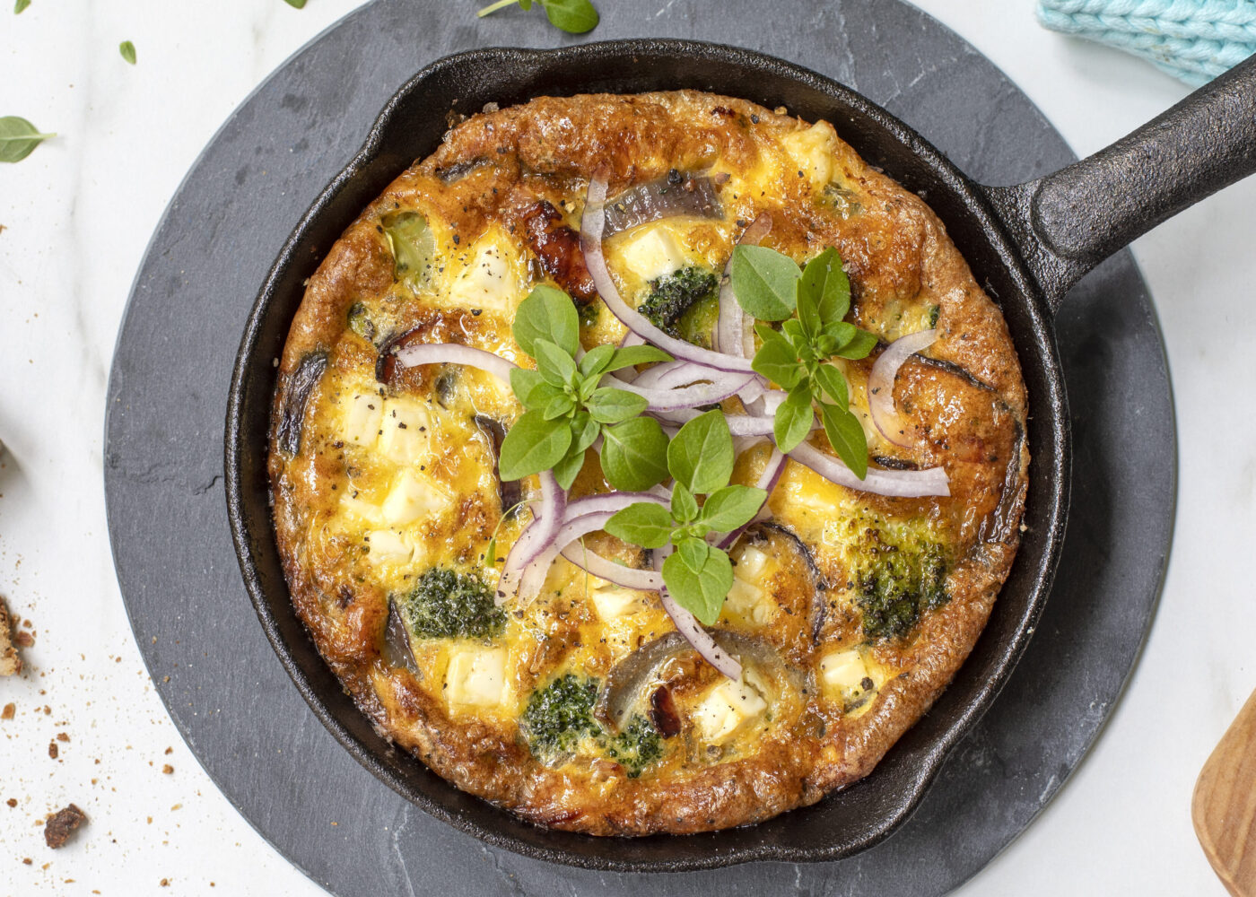 Frittata med kyllingbacon feta og brokkoli