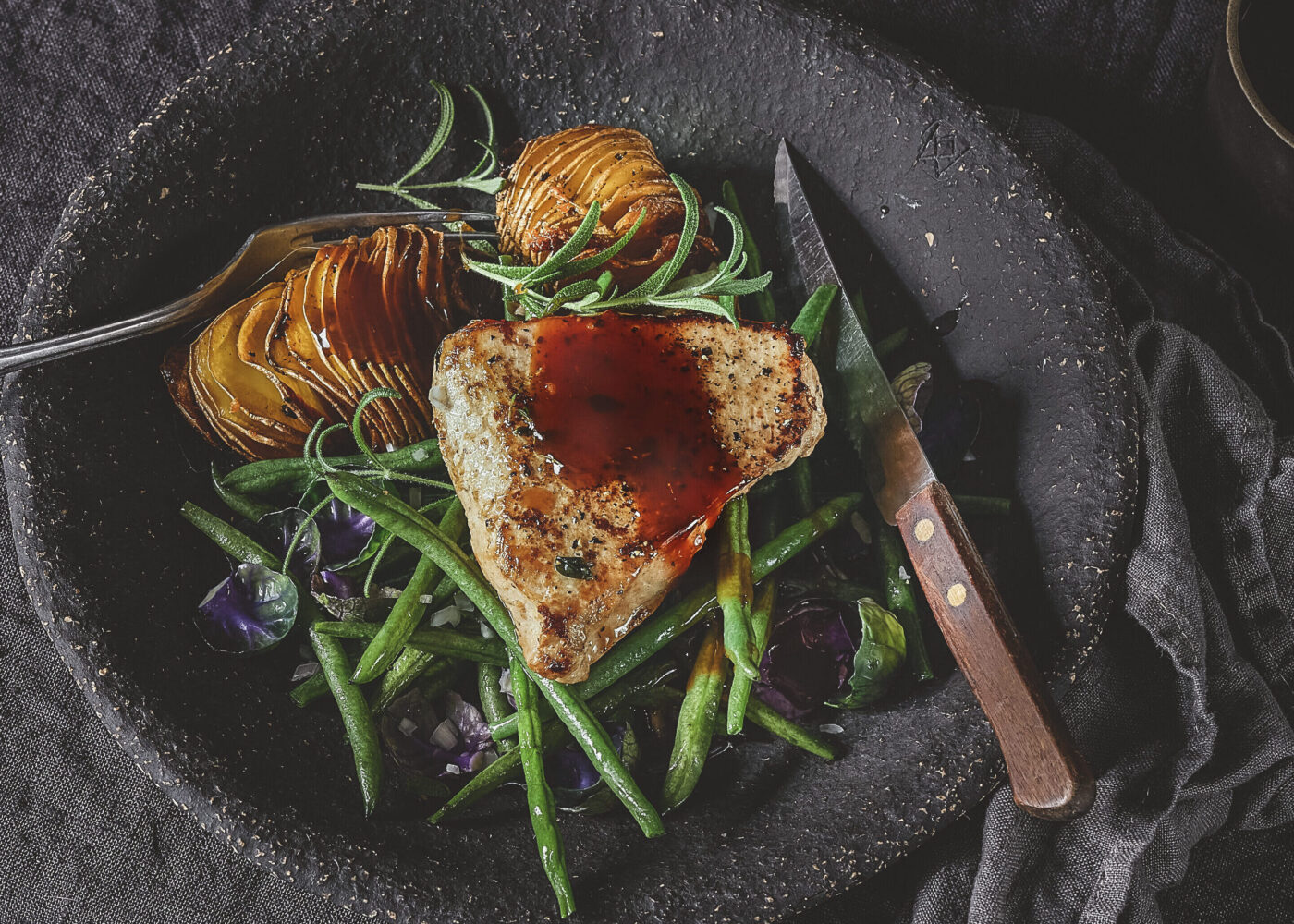 Kalkunfilet med hasselbackte poteter som tilbehor v2 16 9 no028600