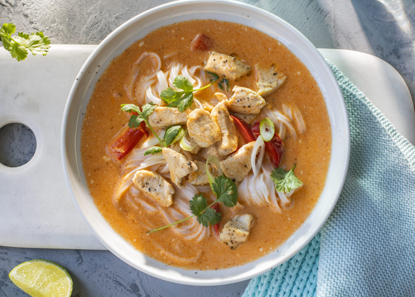 Kyllingsuppe med rød curry