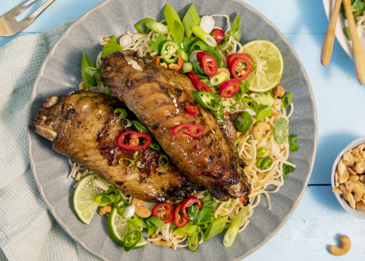 Orientalske kalkunvinger med nudler