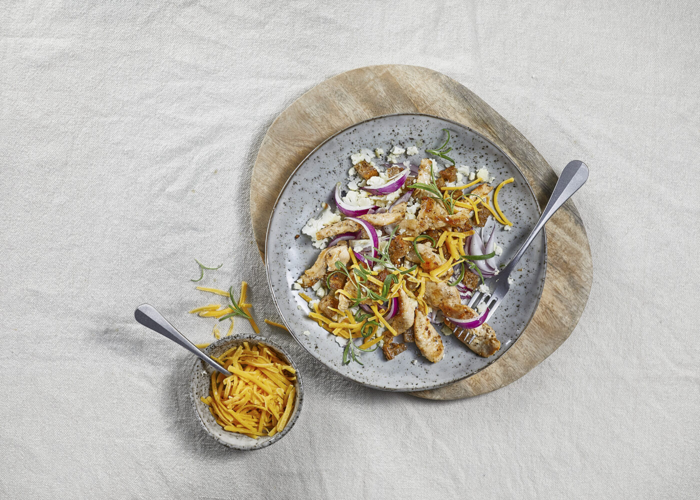 Skivet kyllingfilet med blomkalsalat no023719 jpg