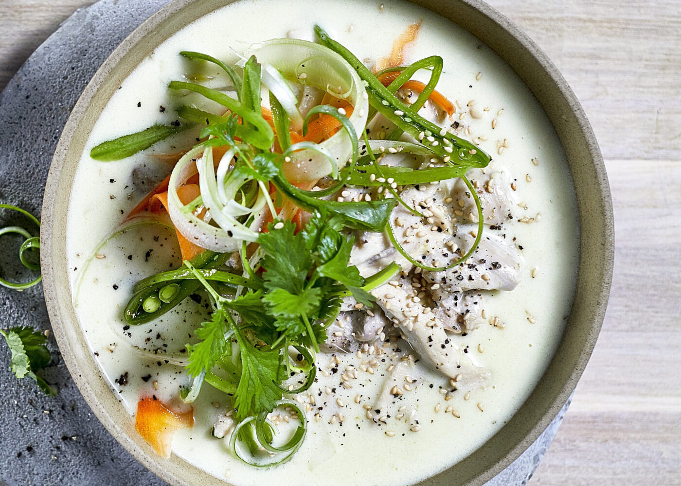 Thaisuppe med kyllinglårfilet