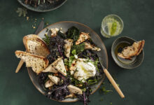 Kalkunrester med vintersalat og surdeigsbrød