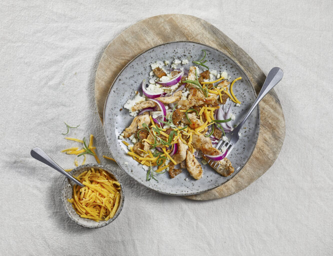 Skivet kyllingfilet med blomkalsalat no023719 jpg