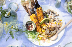 Lun blomkalsata med kyllingsalatkjott mais og cheddar
