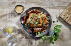 Helstekt kylling med ovnsbakte rotgrønnsaker