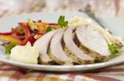Helstekt kalkunfilet med hvitvinsdampede neper