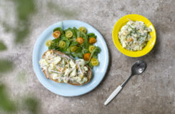 Mager eggesalat med lettrømme yoghurt og kyllingfilet naturell