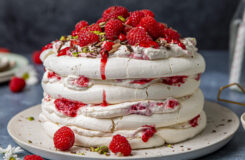 Marengskake med brinhgebaerkrem