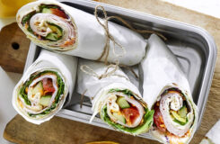 Slik lager du wraps med kyllingpålegg og kremost til matpakken