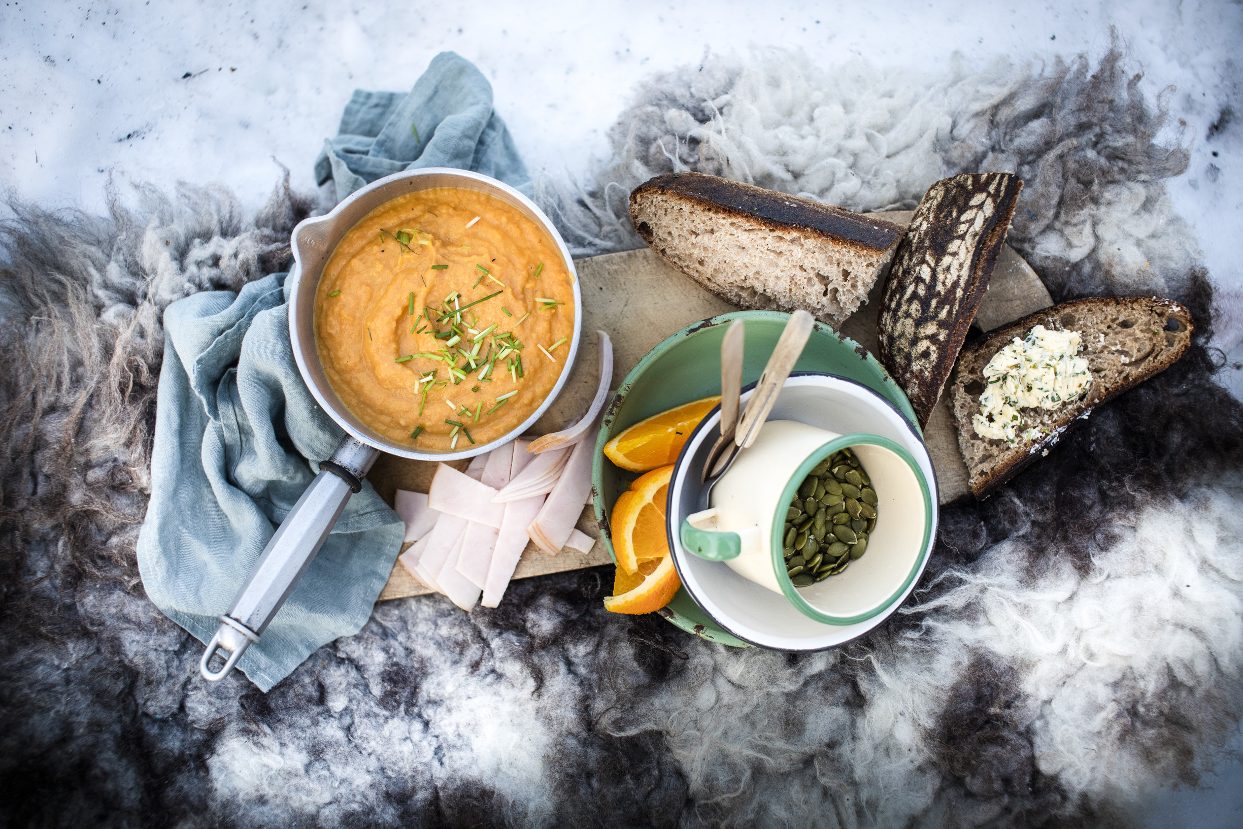 gulrotsuppe med kalkunpålegg