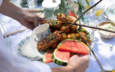 Kyllingspyd med chorizo urter tomat og vannmelon