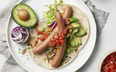 Polse med salsa og avokado